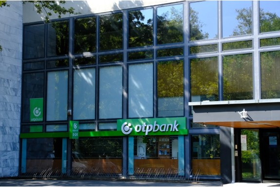 OTP Bankfiók Debrecen Egyetem tér 1.