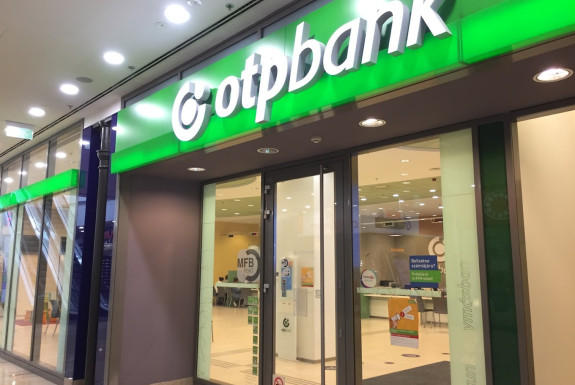 OTP Bank Eger Törvényház u. 4.