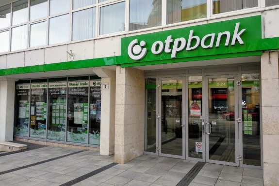 OTP Bankfiók Kaposvár Széchenyi tér 2.