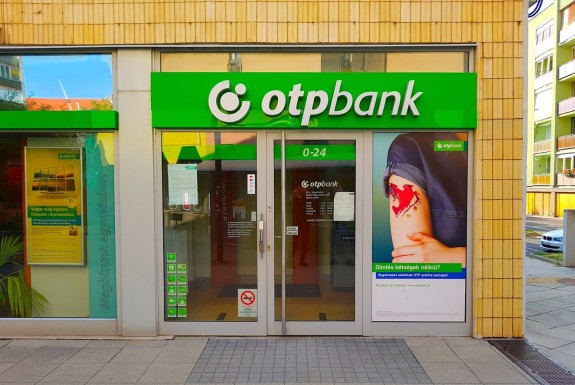 OTP Bankfiók Pécs Szigetiváros Budai N. A. u. 1.