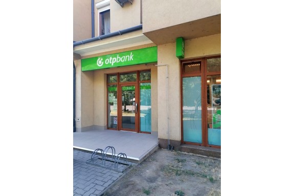 OTP Bankfiók Szolnok Széchenyi krt. 135.