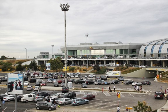 Gondolj máshogy a reptéri parkolásra!